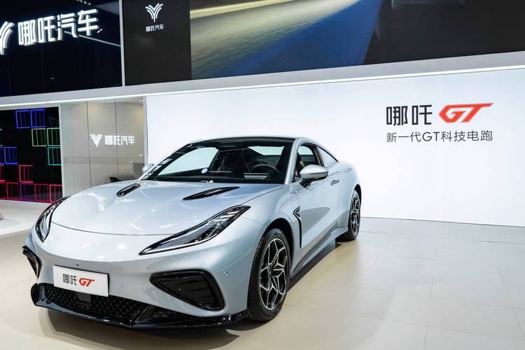 广州越秀区宝展格企业管理咨询哪吒汽车在智能汽车领域的表现，领途汽车在新能源汽车市场中的影响力